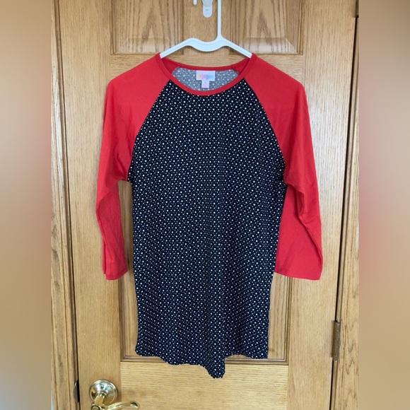 Small 3/4 Red Sleeve and White/black poka-dot Shirt - Picture 1 of 3